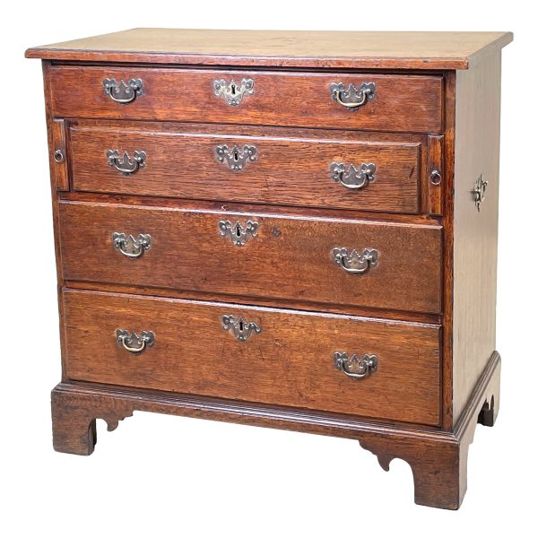 Oak 18th Century Bachelors Chest Of Drawers