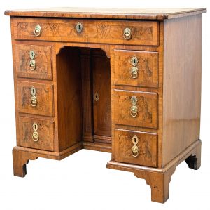 Exceptional Georgian 18th Century Walnut Kneehole Desk
