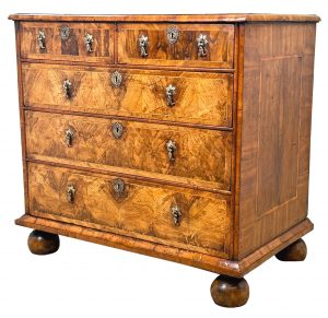 Queen Anne 18th Century Walnut Chest Of Drawers