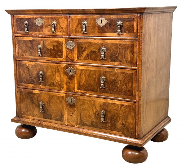 Early 18th Century Queen Anne Walnut Chest Of Drawers